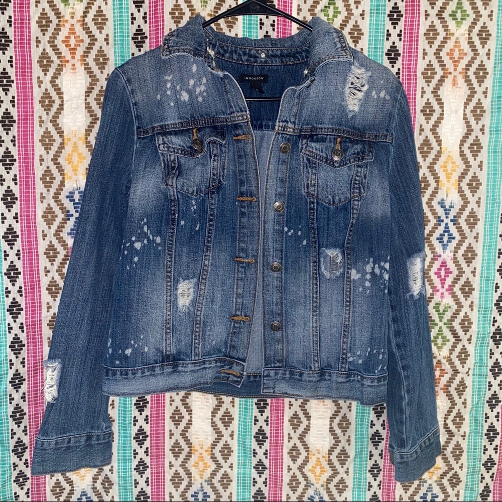 Distressed denim jacket • Size medium